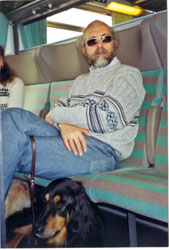 chien guide dans un train